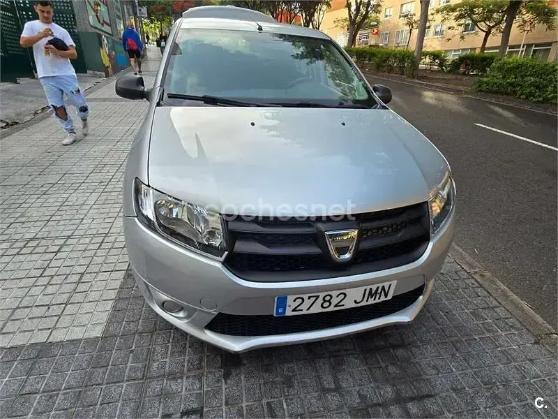 Usado Dacia Logan Ambiance 75 CV (55 kW) 2016 Gris / plata Berlina