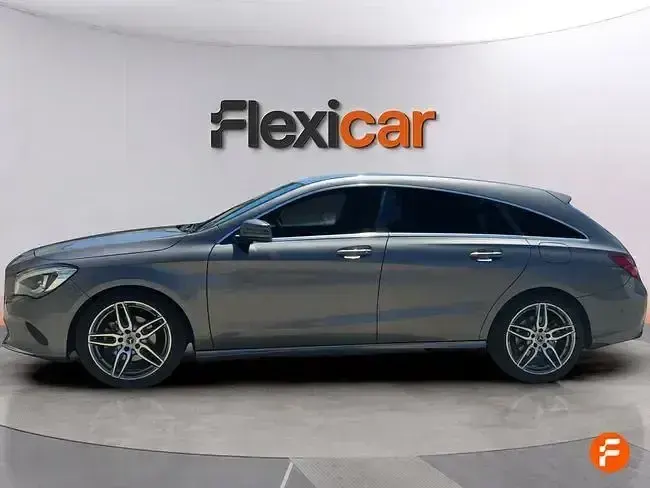Usado Mercedes CLA180 Shooting Brake 136 CV (100 kW) 2019 Gris Familiar