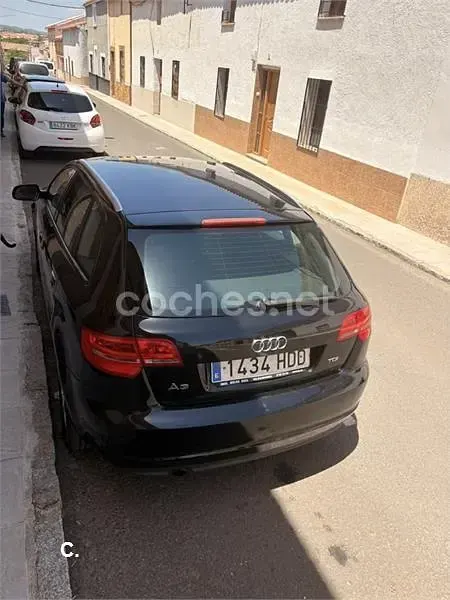 Usado Audi A3 Sportback Attraction 105 CV (77 kW) 2011 Negro Utilitario