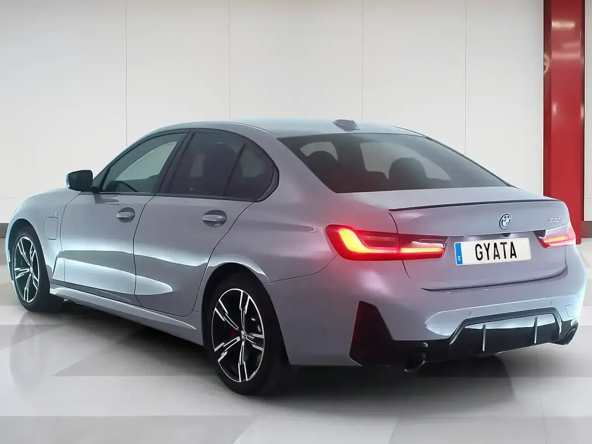Usado BMW 330e 292 CV (214 kW) 2025 Gris / plata Berlina
