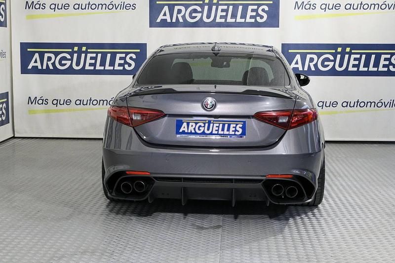 Usado Alfa Romeo Giulia Quadrifoglio 510 CV (375 kW) 2018 Gris metalizado Berlina