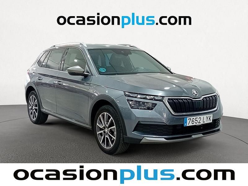 Usado Skoda Kamiq 110 CV (80 kW) 2022 Gris / plata SUV