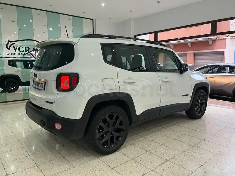 Usado Jeep Renegade Night Eagle 120 CV (88 kW) 2022 Blanco SUV