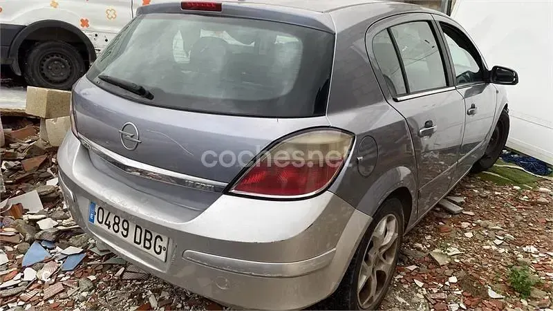 Usado Opel Astra Cosmo 100 CV (73 kW) 2005 Azul Berlina