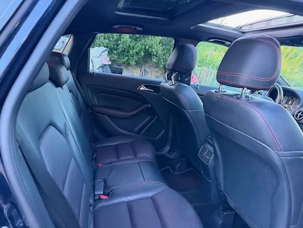 Usado Mercedes B220 177 CV (130 kW) 2017 Azul Utilitario