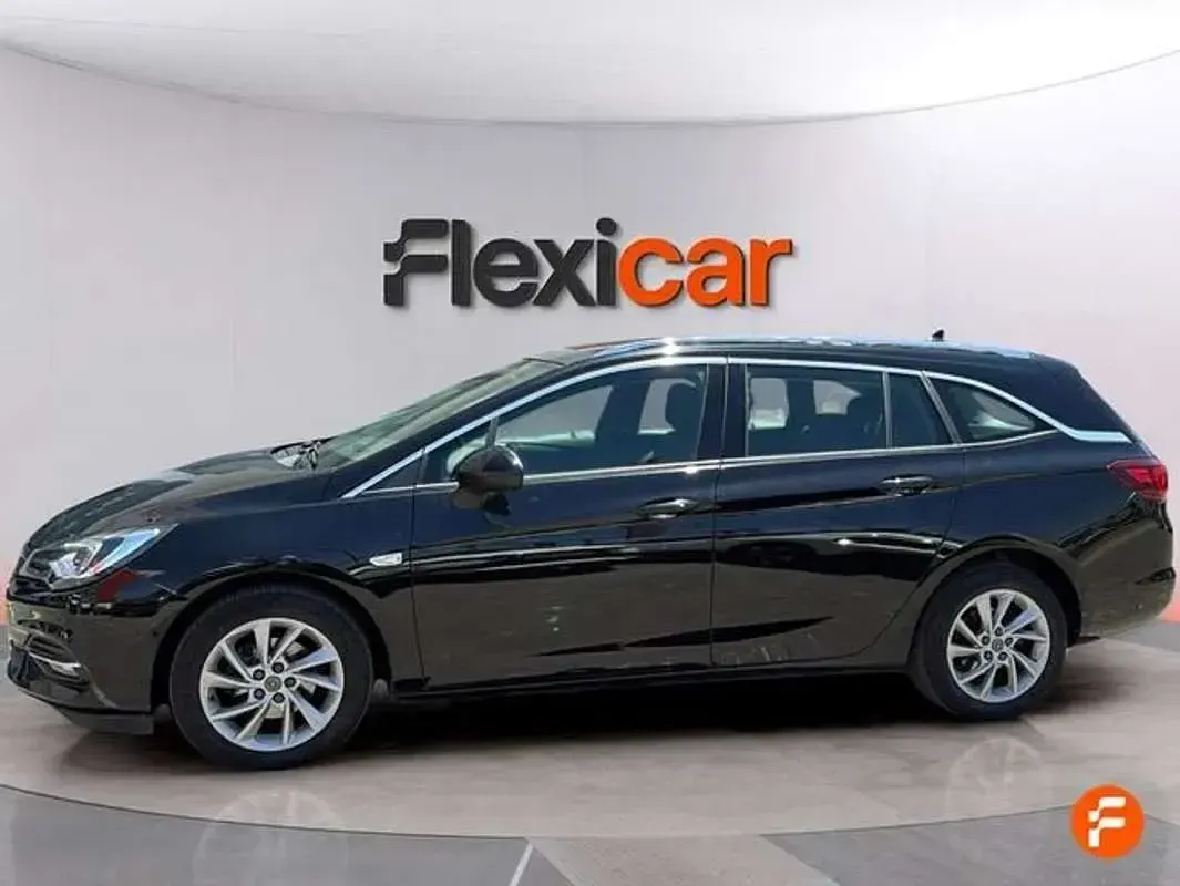 Usado Opel Astra Ultimate 145 CV (106 kW) 2020 Negro Familiar