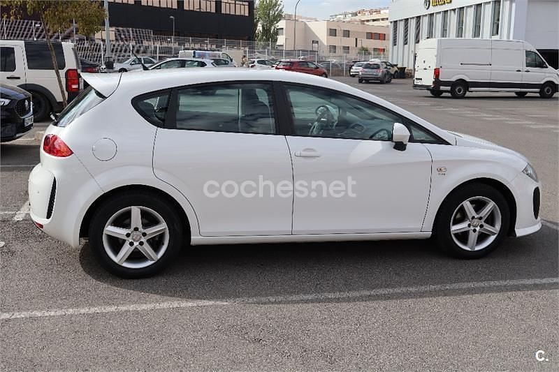 Usado Seat Leon Reference 105 CV (77 kW) 2013 Blanco Berlina