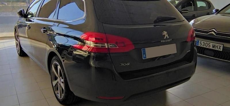 Usado Peugeot 308 Allure 131 CV (96 kW) 2016 Azul oscuro Familiar