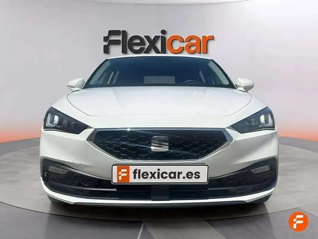 Usado Seat Leon Style 116 CV (85 kW) 2025 Blanco Familiar