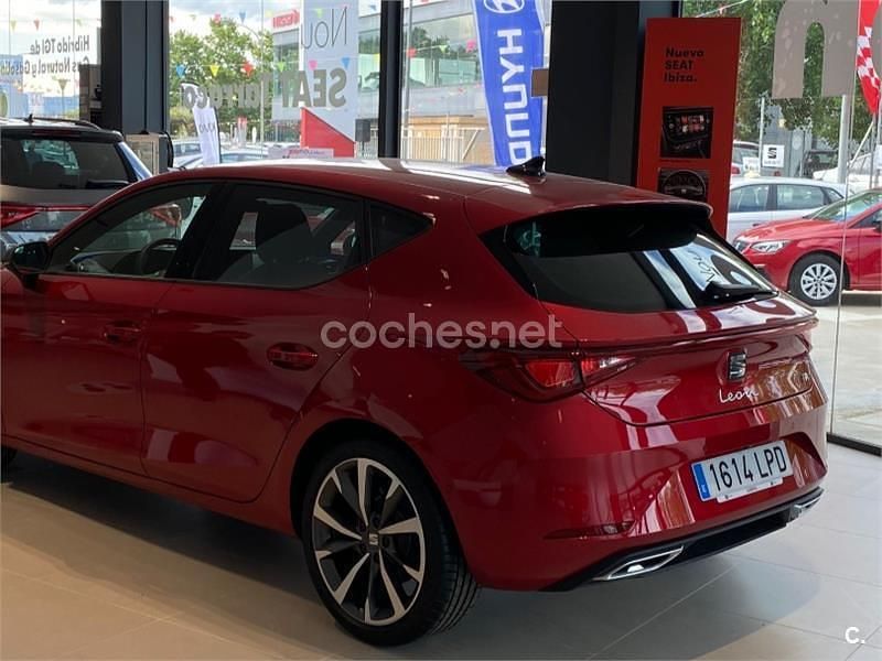 Usado Seat Leon FR 150 CV (110 kW) 2021 Rojo Berlina