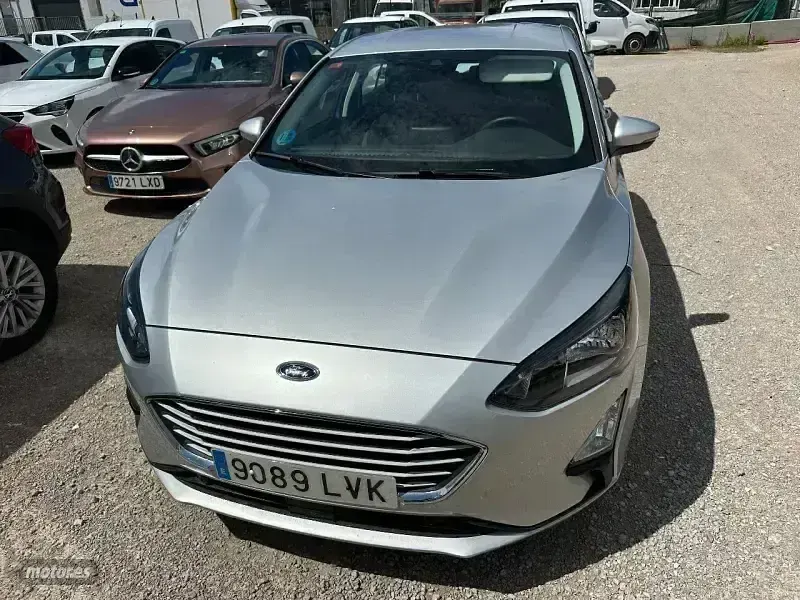 Usado Ford Focus Trend+ 125 CV (91 kW) 2021 Gris