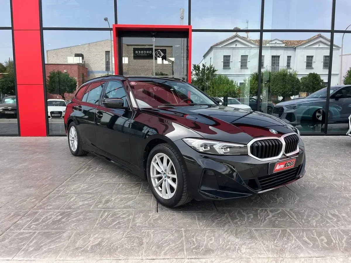 Usado BMW 318 M Sport 136 CV (100 kW) 2023 Negro Familiar