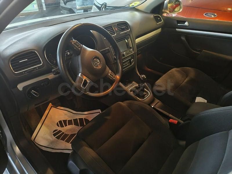 Usado VW Golf VII Advance 105 CV (77 kW) 2013 Gris / plata Familiar