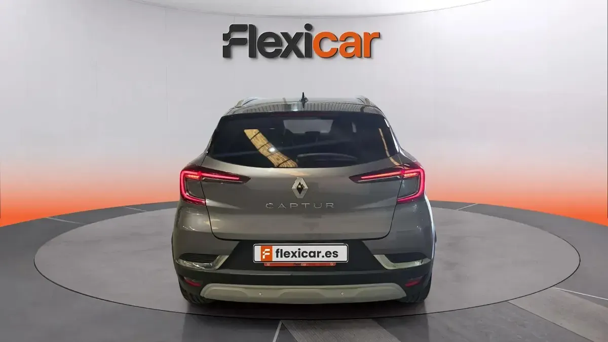 Usado Renault Captur Zen 90 CV (66 kW) 2022 Gris SUV