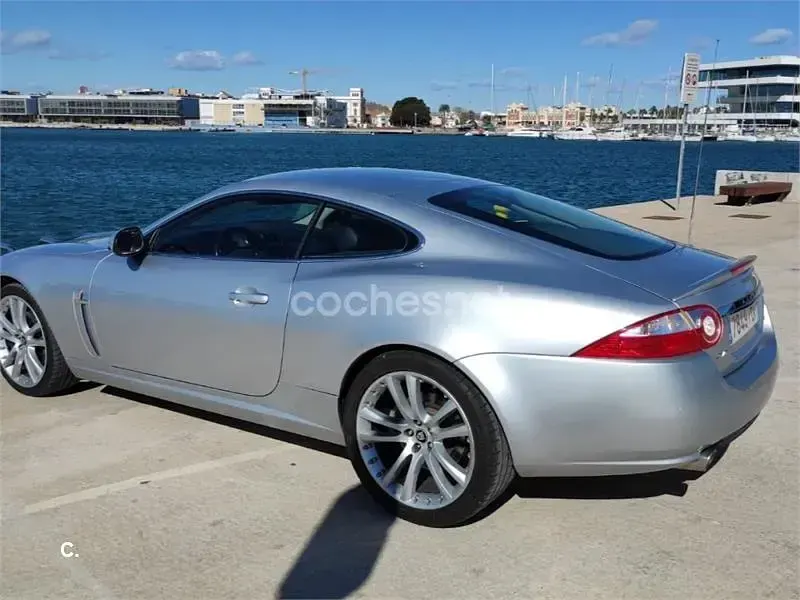 Usado Jaguar XK8 298 CV (219 kW) 2006 Gris / plata Coupe