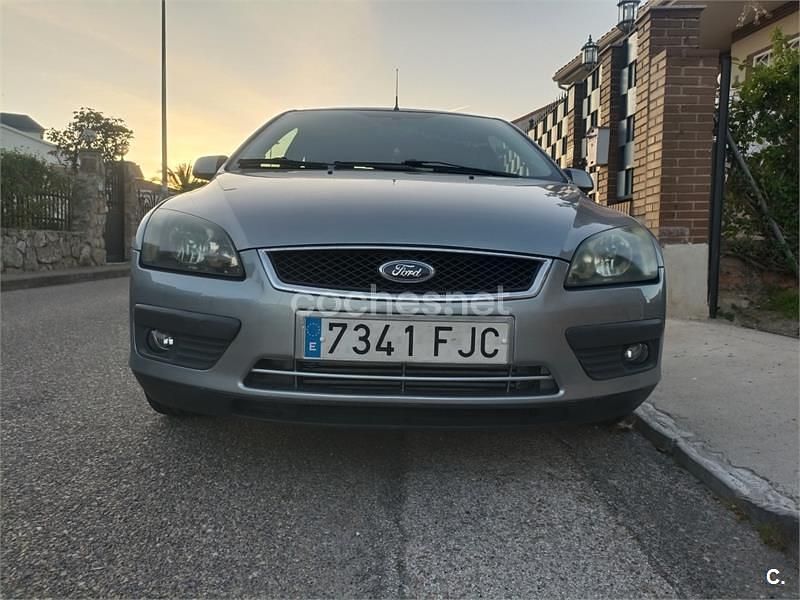 Usado Ford Focus Sport 136 CV (100 kW) 2006 Gris / plata Berlina