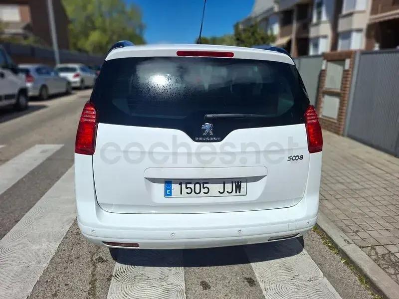 Usado Peugeot 5008 Allure 130 CV (95 kW) 2016 Blanco Monovolumen