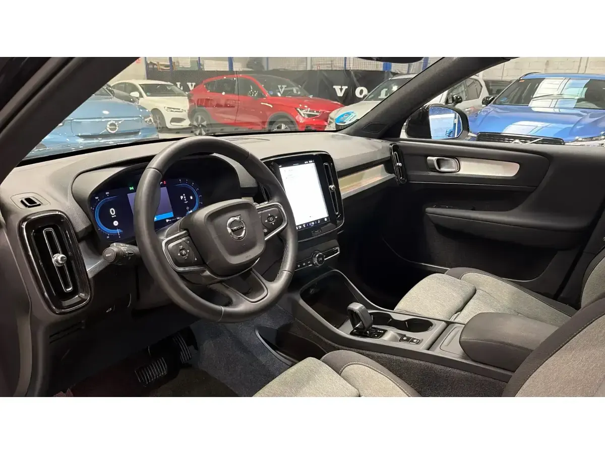 Usado Volvo XC40 Core 163 CV (119 kW) 2024 Negro SUV