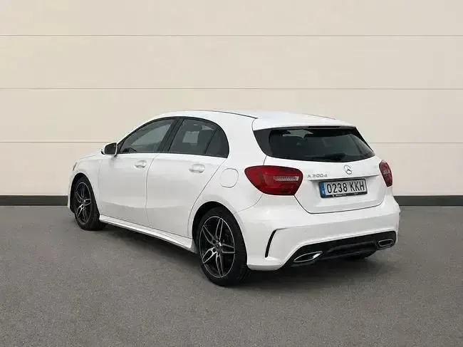 Usado Mercedes A200 AMG line 136 CV (100 kW) 2018 Blanco Berlina