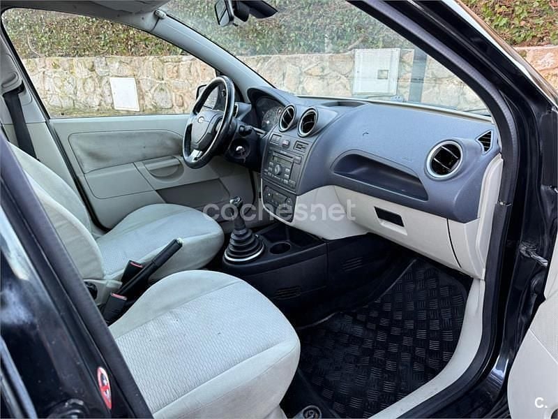 Usado Ford Fiesta Ghia 80 CV (58 kW) 2006 Negro Utilitario