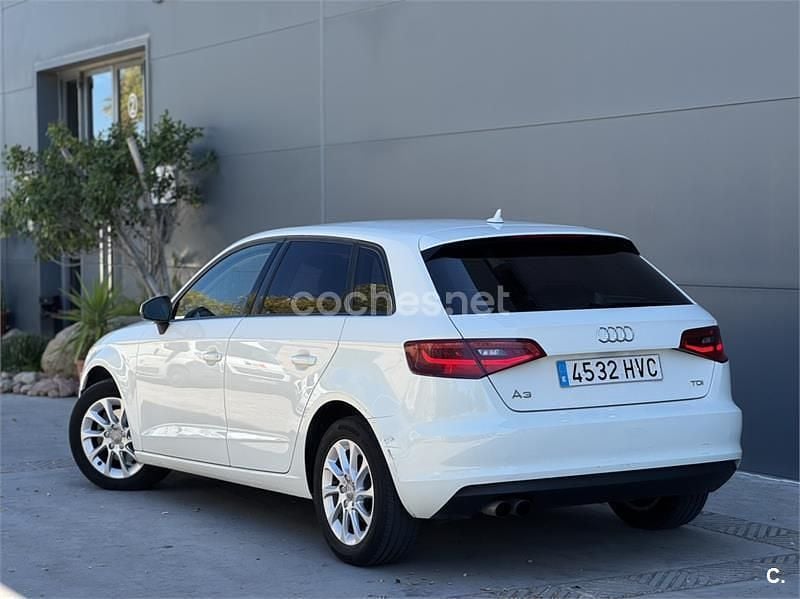Używany Audi A3 Attraction 150 KM (110 kW) 2013 Biały Sedan/Limuzyna