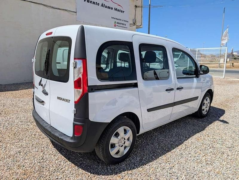 Usado Renault Kangoo 95 CV (69 kW) 2021 Blanco Familiar
