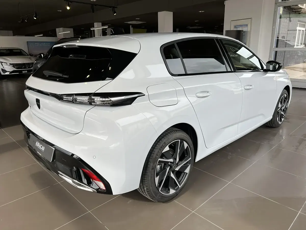 Usado Peugeot 308 Allure 145 CV (106 kW) 2025 Blanco Berlina