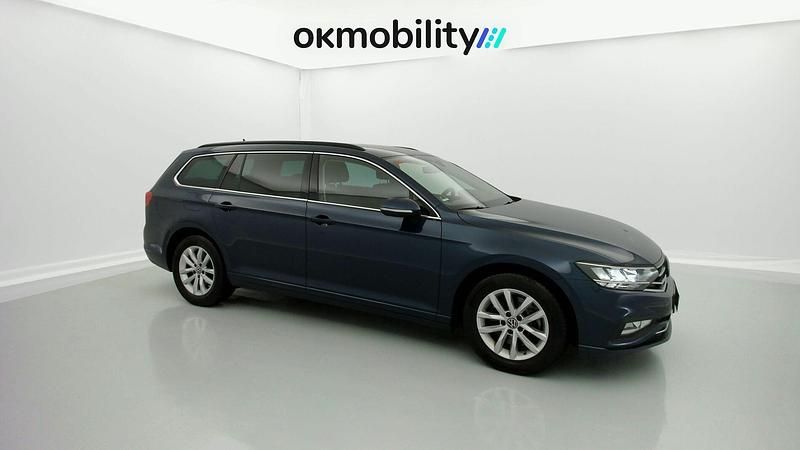 Usado VW Passat Business 150 CV (110 kW) 2021 Aquamarinblau metallic Familiar