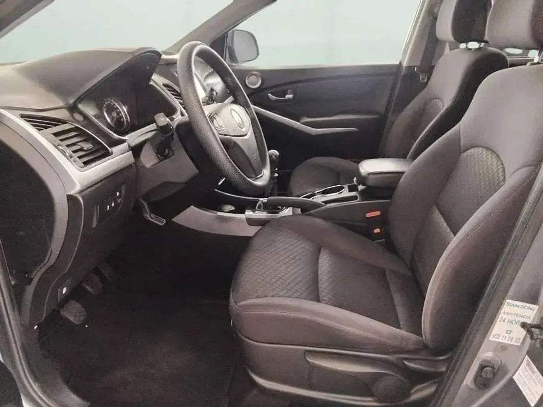 Usado SsangYong Korando 150 CV (110 kW) 2014 Gris SUV