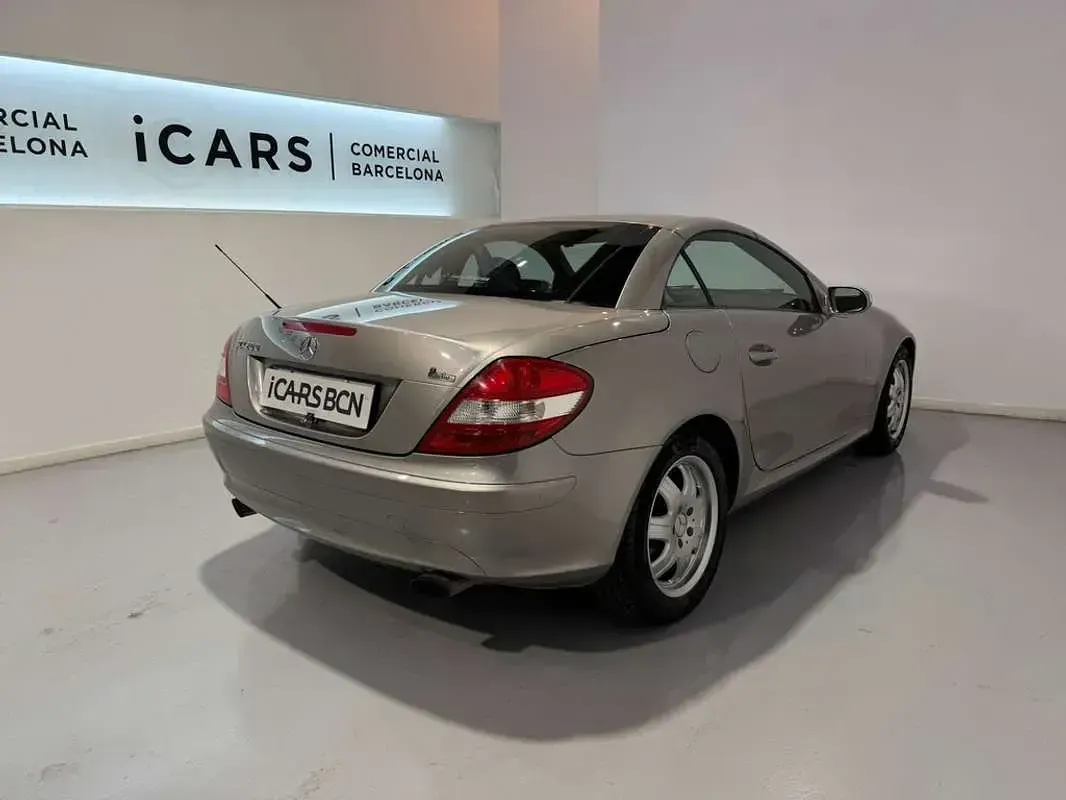 Usado Mercedes SLK200 163 CV (119 kW) 2006 Gris Descapotable