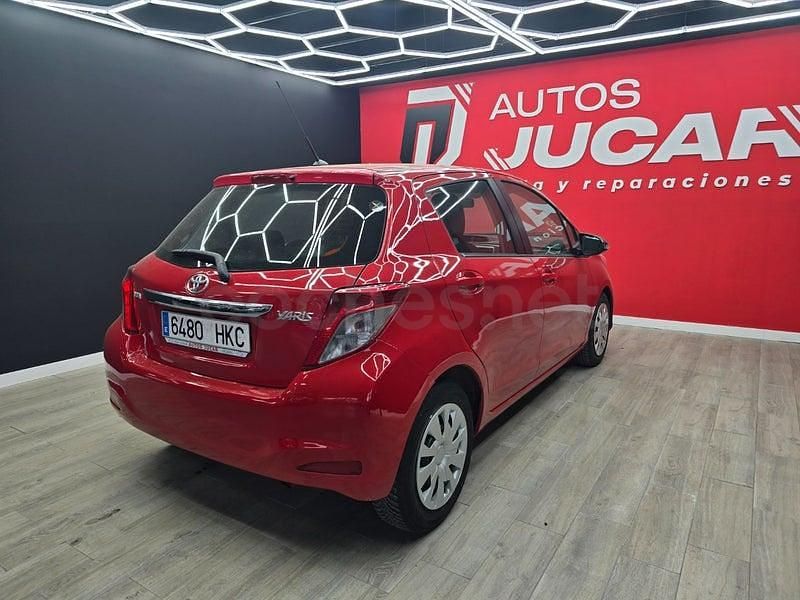 Usado Toyota Yaris Active 90 CV (66 kW) 2012 Rojo Utilitario