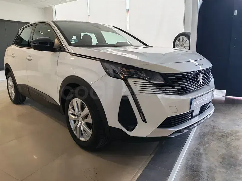 Usado Peugeot 3008 Active 130 CV (95 kW) 2022 Blanco SUV