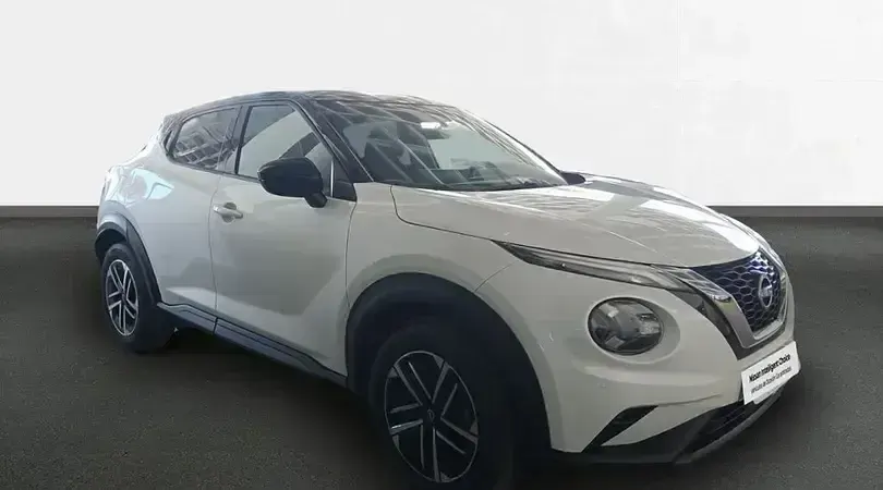 Usado Nissan Juke N-Connecta 114 CV (83 kW) 2025 Lunar white (metalizado) techo SUV