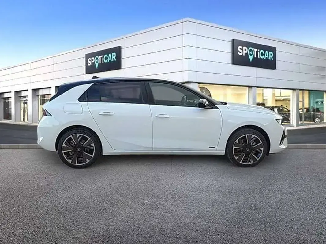 Usado Opel Astra 114 kW (156 CV) 2023 Blanco Berlina