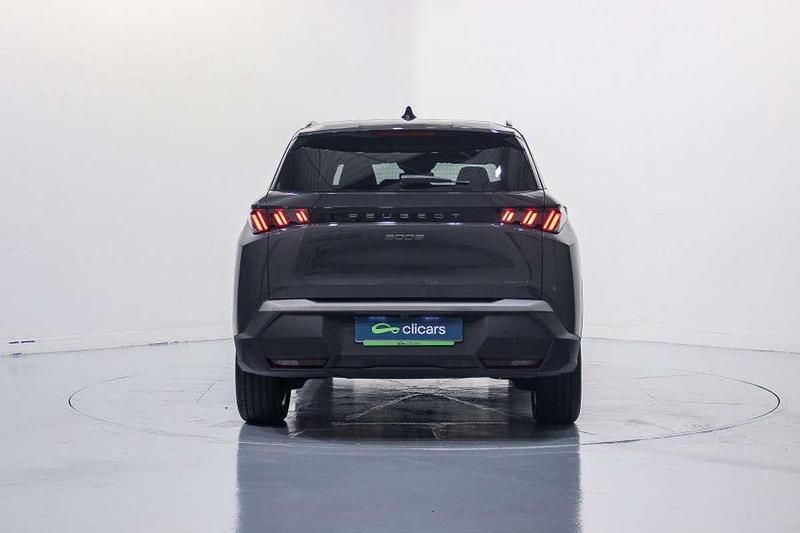 Usado Peugeot 5008 Allure 136 CV (100 kW) 2025 Gris SUV