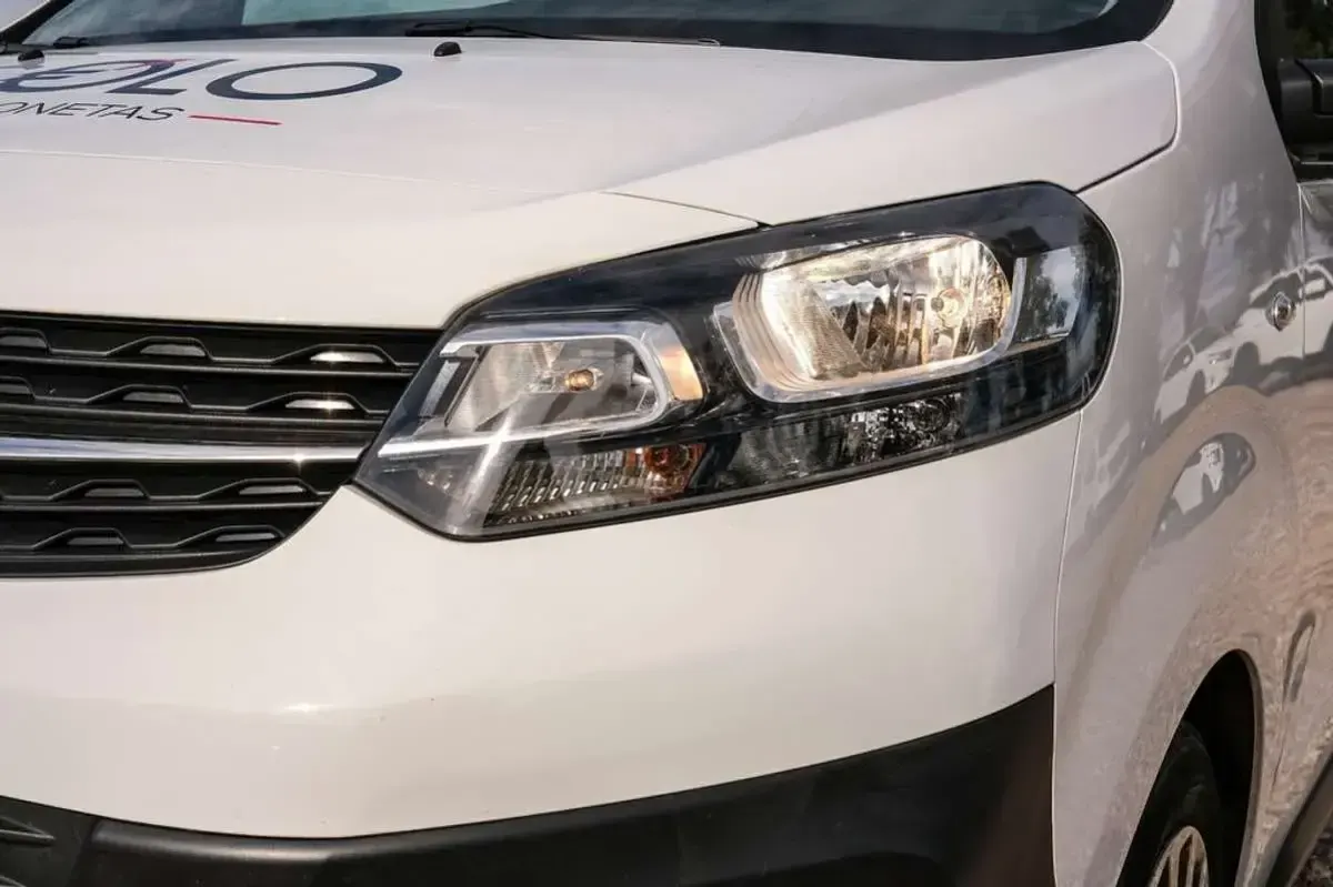 Usado Opel Vivaro Innovation 120 CV (88 kW) 2021 Blanco Monovolumen