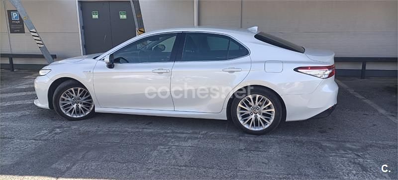 Blanco Usado 2020 Toyota Camry Luxury Berlina | 22.000 € (Caro) - Imagen 1/4