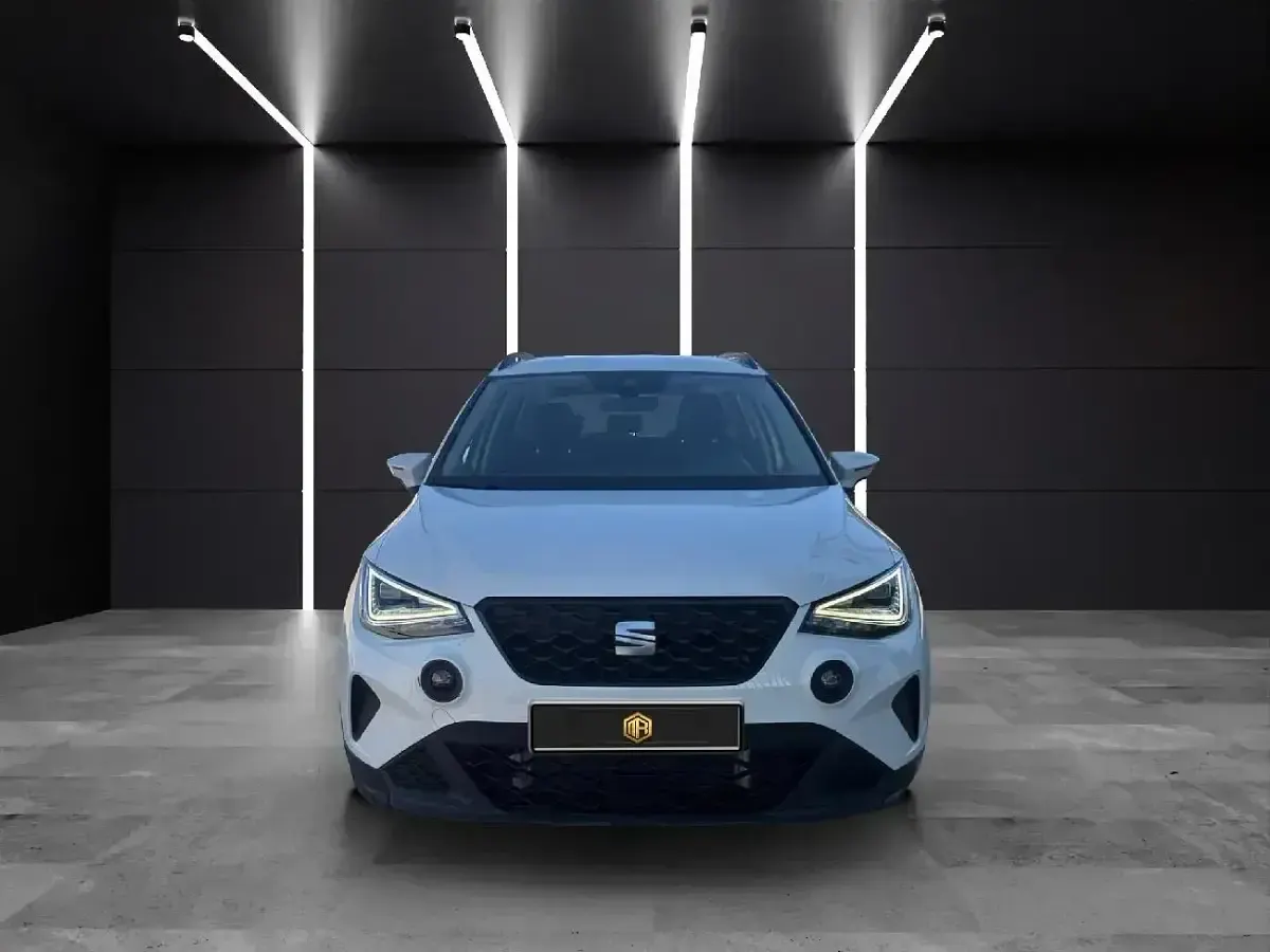 Usado Seat Arona Style Plus 110 CV (80 kW) 2022 Blanco SUV