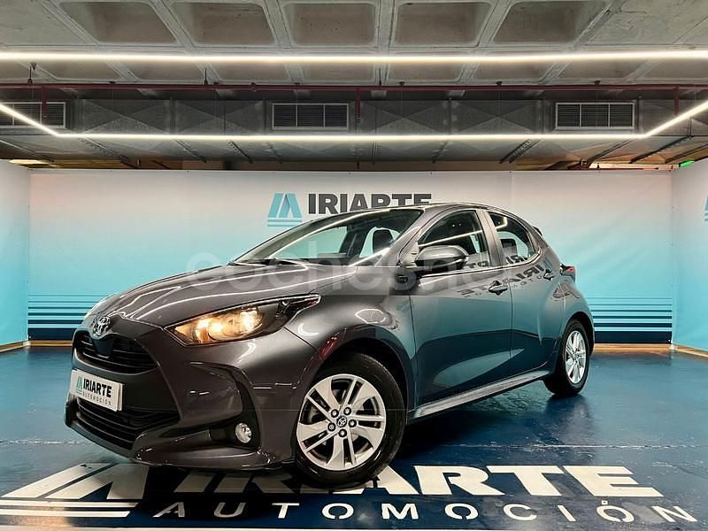 Gris / plata Usado 2022 Toyota Yaris Berlina | 17.990 € (Precio justo) - Imagen 1/3