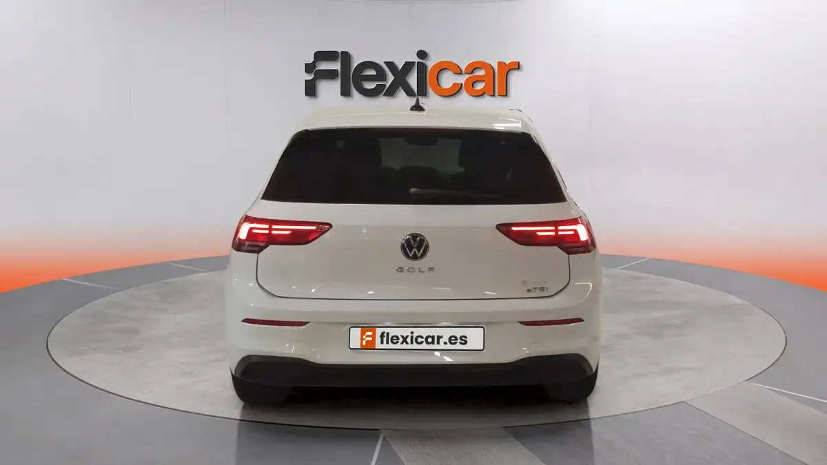Usado VW Golf VIII Life 110 CV (80 kW) 2024 Blanco Familiar