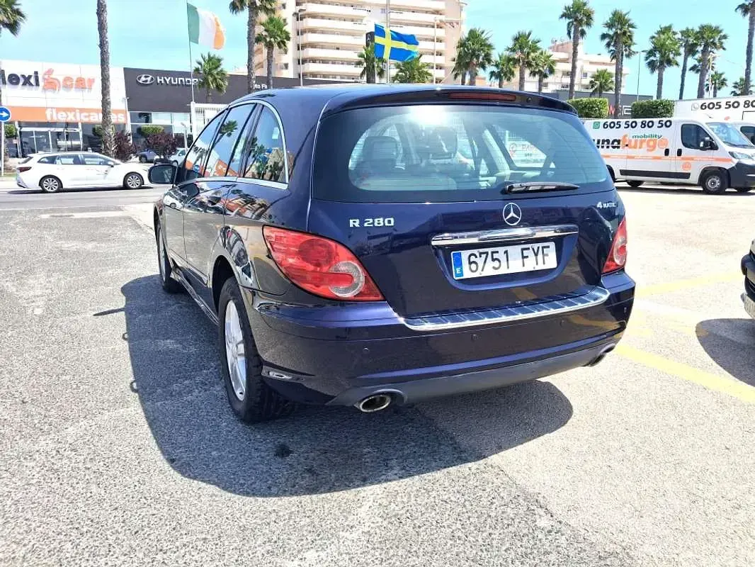 Usado Mercedes R280 231 CV (169 kW) 2008 Azul Familiar