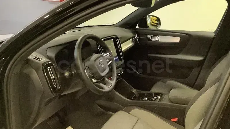 Usado Volvo XC40 Plus 163 CV (119 kW) 2025 Negro SUV