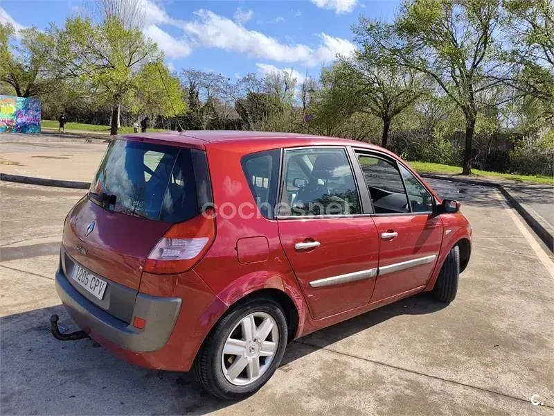 Usado Renault Scénic Dynamique 120 CV (88 kW) 2004 Rojo Monovolumen