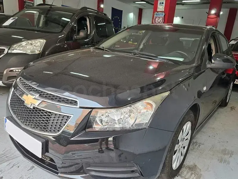 Usado Chevrolet Cruze LT 124 CV (91 kW) 2013 Negro Berlina