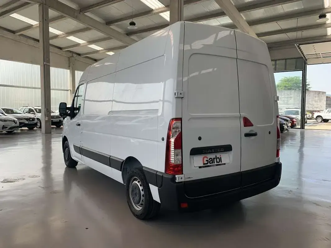 Usado Renault Master 135 CV (99 kW) 2022 Blanco Monovolumen