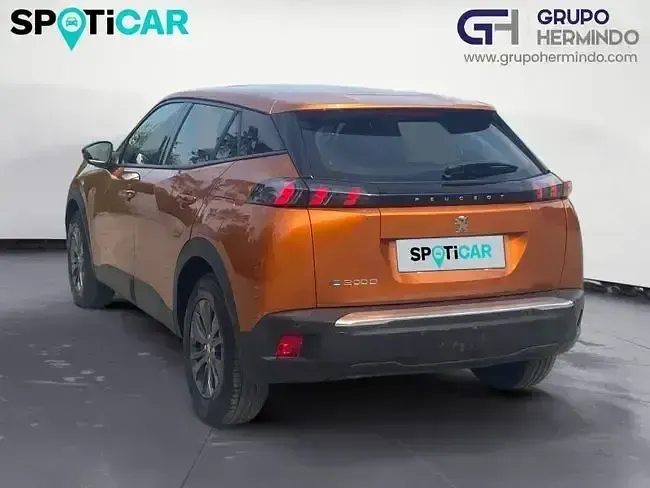 Usado Peugeot e-208 Active 100 kW (136 CV) 2022 Naranja Utilitario