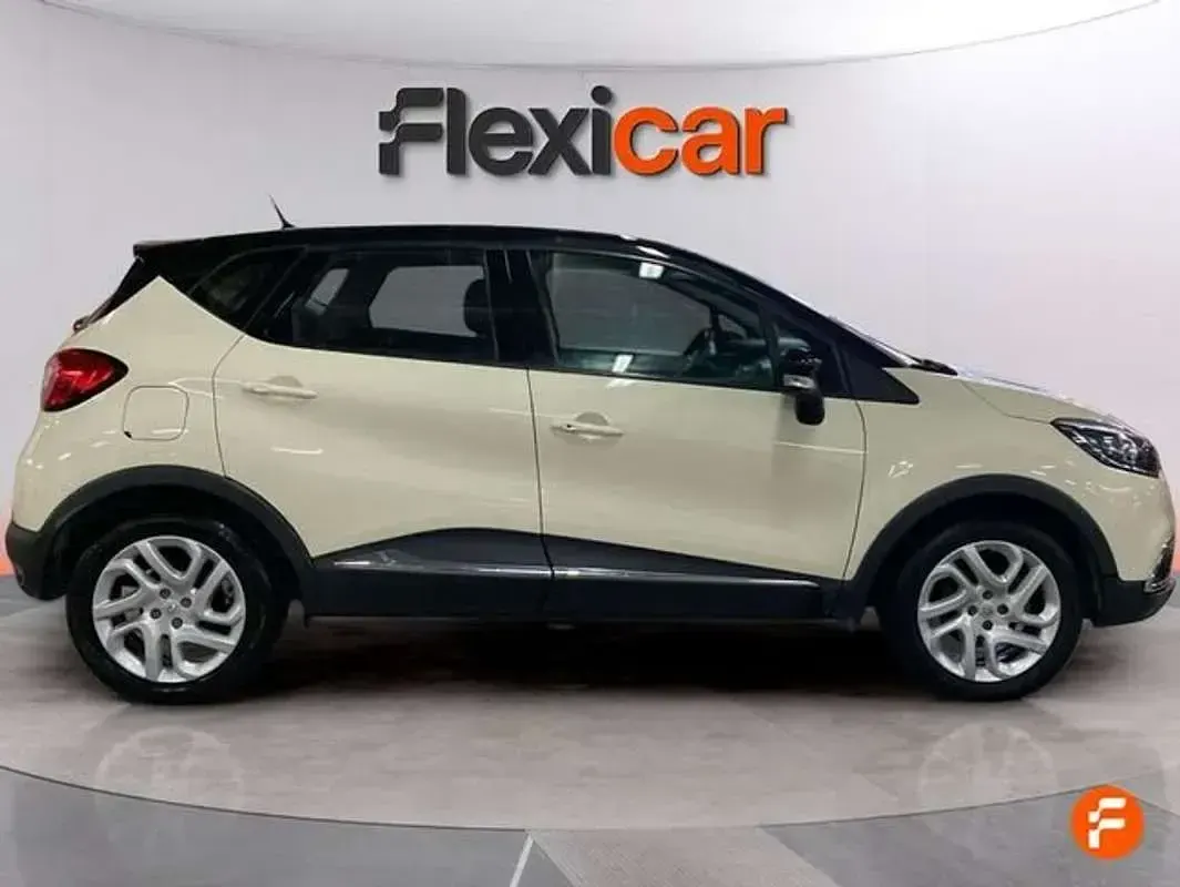 Usado Renault Captur Intens 120 CV (88 kW) 2015 Beige SUV