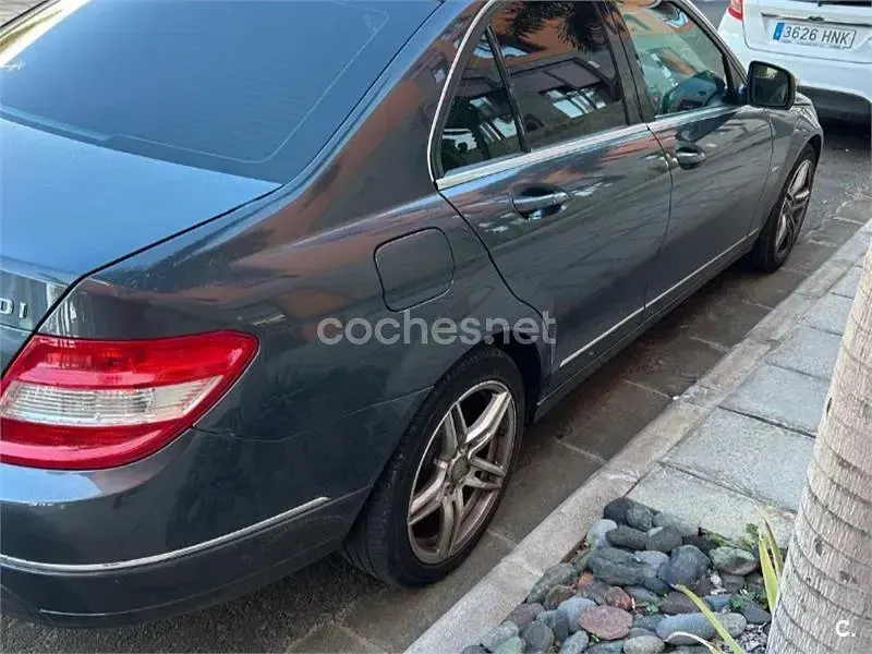 Usado Mercedes C200 Avantgarde 122 CV (89 kW) 2007 Gris / plata Berlina