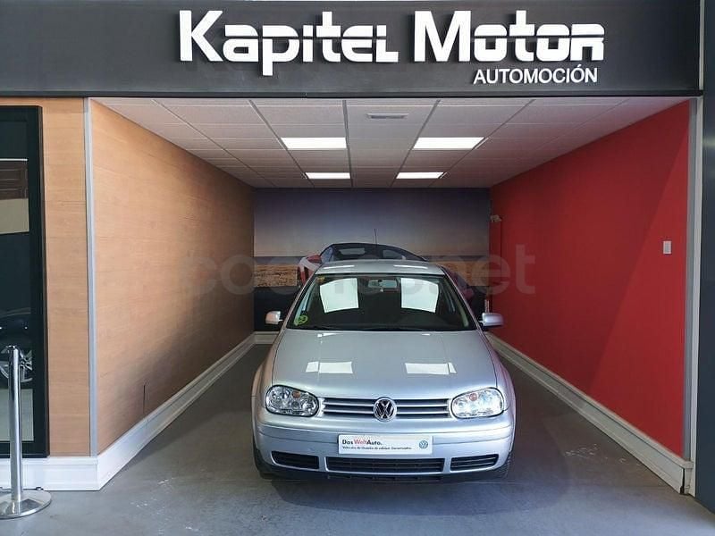 Usado VW Golf IV Highline 105 CV (77 kW) 2002 Gris / plata Berlina