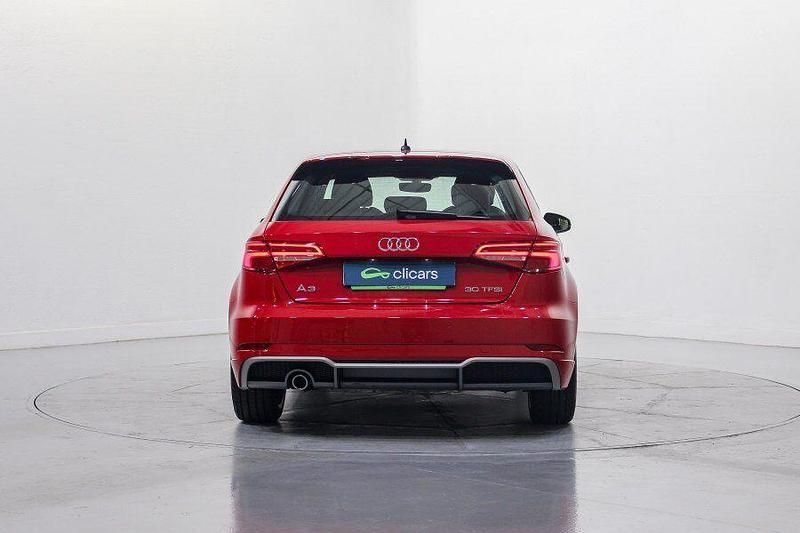 Usado Audi A3 S-Line 116 CV (85 kW) 2019 Rojo Berlina